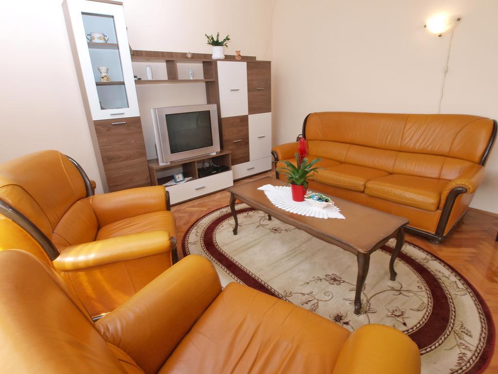 Apartments Ivanka 1056 Pula Extérieur photo