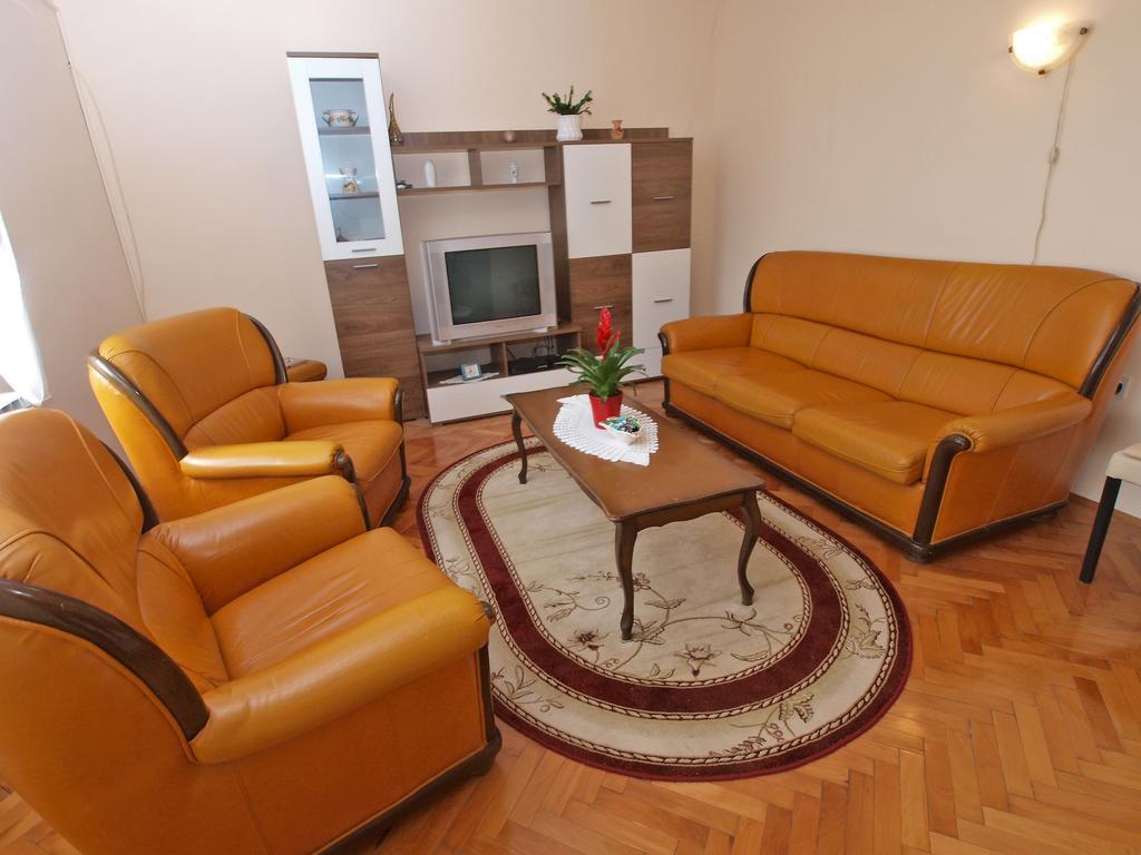 Apartments Ivanka 1056 Pula Extérieur photo